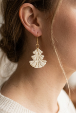 Load image into Gallery viewer, Christmas Tree earrings