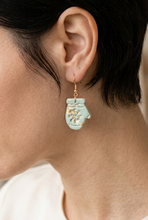 Load image into Gallery viewer, Winter Mittens earrings